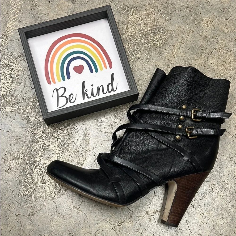 * Kelly & Katie Black Heeled Boots with Straps